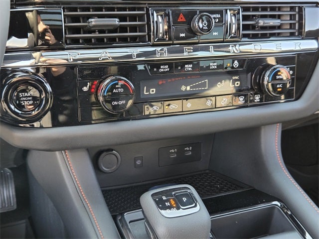 2026 Nissan Pathfinder SV