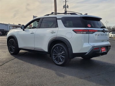 2026 Nissan Pathfinder SL