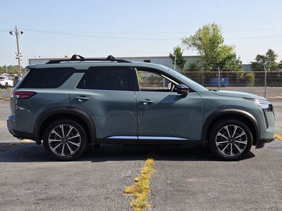 2026 Nissan Pathfinder Platinum