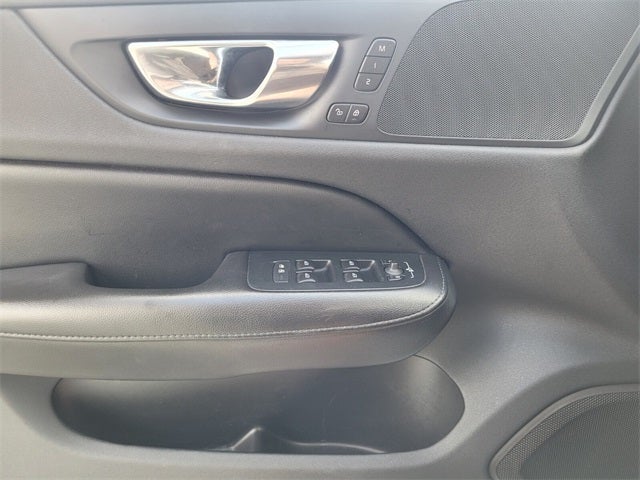 2020 Volvo S60 T6 Momentum